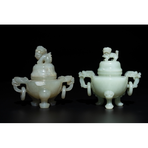 727 - Five Chinese jade and agate incense burners and covers, 20th C.H.: 15,4 cm (the tallest censer) H.: ... 