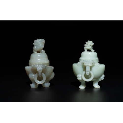 727 - Five Chinese jade and agate incense burners and covers, 20th C.H.: 15,4 cm (the tallest censer) H.: ... 