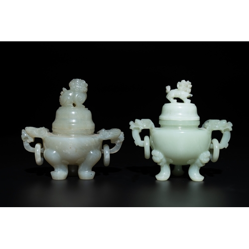 727 - Five Chinese jade and agate incense burners and covers, 20th C.H.: 15,4 cm (the tallest censer) H.: ... 