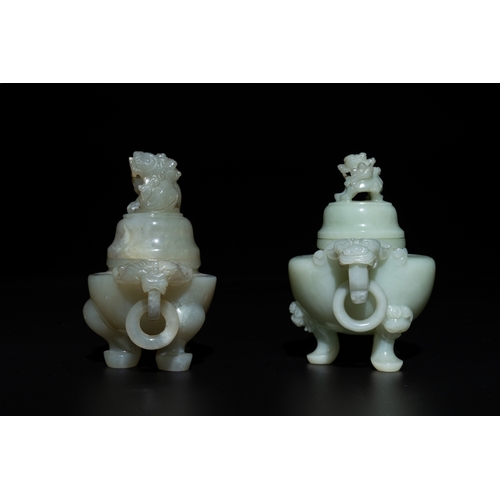 727 - Five Chinese jade and agate incense burners and covers, 20th C.H.: 15,4 cm (the tallest censer) H.: ... 