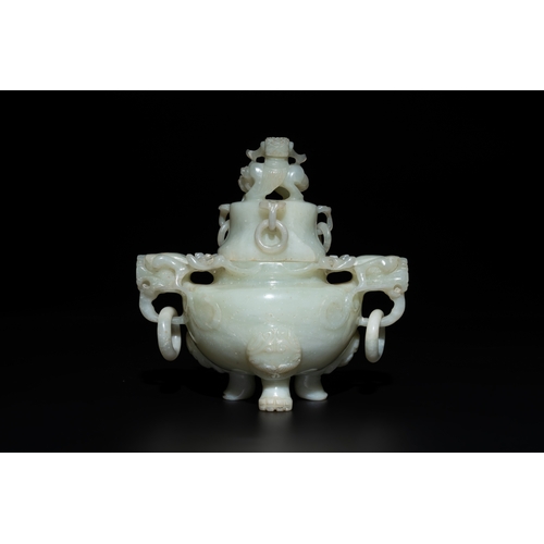 727 - Five Chinese jade and agate incense burners and covers, 20th C.H.: 15,4 cm (the tallest censer) H.: ... 