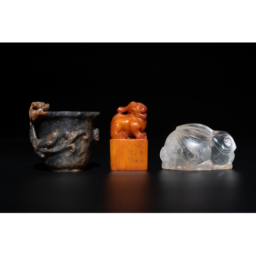 729 - Seven Chinese jade and rock crystal carvings, 19/20th C.Dim.: 9,3 x 6,5 cm (the largest plaque) Dim.... 