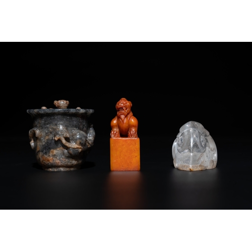 729 - Seven Chinese jade and rock crystal carvings, 19/20th C.Dim.: 9,3 x 6,5 cm (the largest plaque) Dim.... 