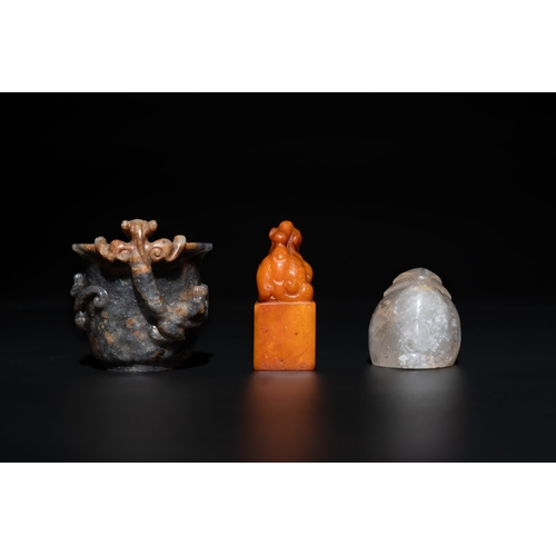 729 - Seven Chinese jade and rock crystal carvings, 19/20th C.Dim.: 9,3 x 6,5 cm (the largest plaque) Dim.... 