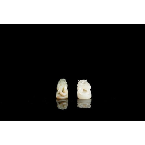 736 - Two Chinese white and celadon jade belt hooks, QingL.: 13,5 cm (the largest) L.: 12 cm (the smallest... 