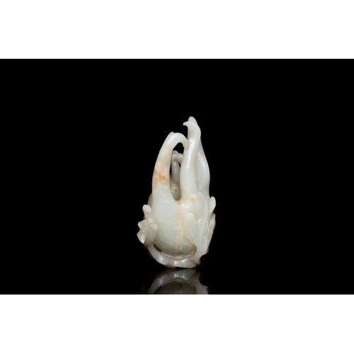 737 - A fine Chinese white jade Buddha's hand on wooden stand, QingH.: 12,5 cm (incl. stand) H.: 10,2 cm (... 