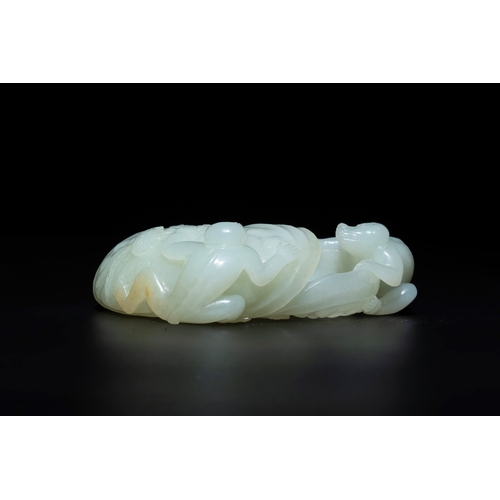 738 - A Chinese white jade 'monkey and lingzhi' brush washer, 19/20th C.Dim.: 13,4 x 8,5 x 3,9 cm 
Weight:... 