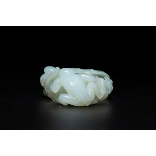 738 - A Chinese white jade 'monkey and lingzhi' brush washer, 19/20th C.Dim.: 13,4 x 8,5 x 3,9 cm 
Weight:... 