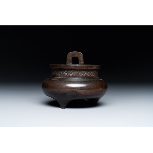 806 - A Chinese bronze two-handled tripod censer, Ding mark, Yuan/MingDia.: 14 cm - H.: 11,5 cm   Weight: ... 