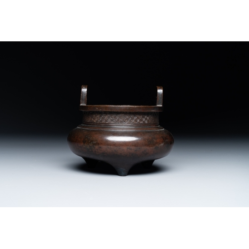 806 - A Chinese bronze two-handled tripod censer, Ding mark, Yuan/MingDia.: 14 cm - H.: 11,5 cm   Weight: ... 