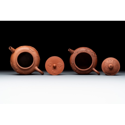 808 - Three Chinese Yixing stoneware teapots and covers, 18th C.L.: 13,5 cm - H.: 7,5 cm (the largest) L.:... 