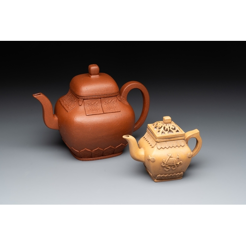 811 - Two Chinese Yixing stoneware teapots, seal marks, 19th C.L.: 21,5 cm - H.: 15,5 cm (the largest incl... 