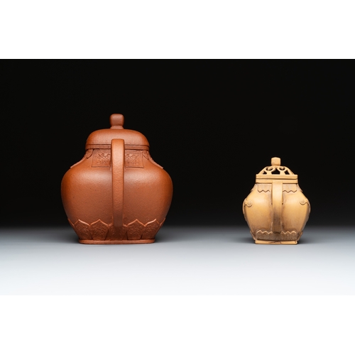 811 - Two Chinese Yixing stoneware teapots, seal marks, 19th C.L.: 21,5 cm - H.: 15,5 cm (the largest incl... 