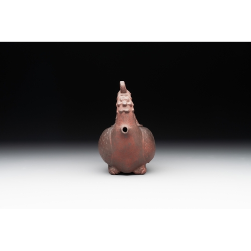 814 - A Chinese Yixing stoneware phoenix-form teapot and cover, KangxiL.: 16,5 cm - H.: 11,8 cm... 