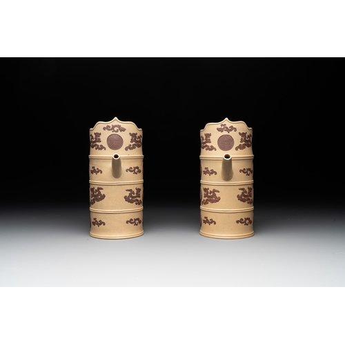 816 - A pair of very rare Chinese Yixing stoneware 'duomuhu' ewers and covers, KangxiL.: 19,5 cm - H.: 20,... 