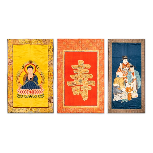 820 - Three Chinese embroidered silk cloths with figural designs, 19/20th C.Dim.: 110 x 68 cm (the Buddha)... 