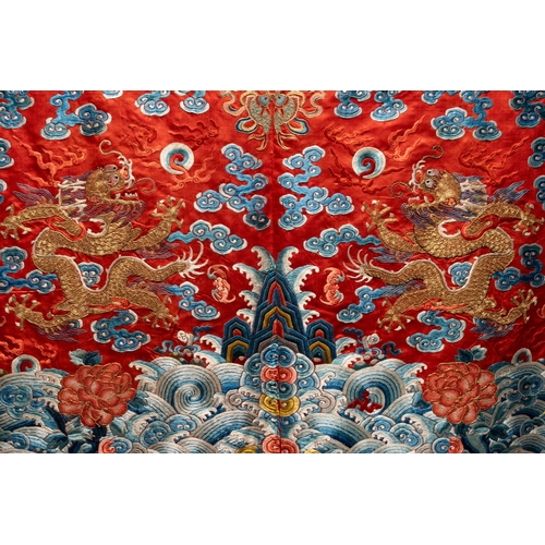 822 - A fine Chinese gold thread embroidered red-ground silk noble ladyâs 'dragon' robe, 18/19th C.Dim.:... 