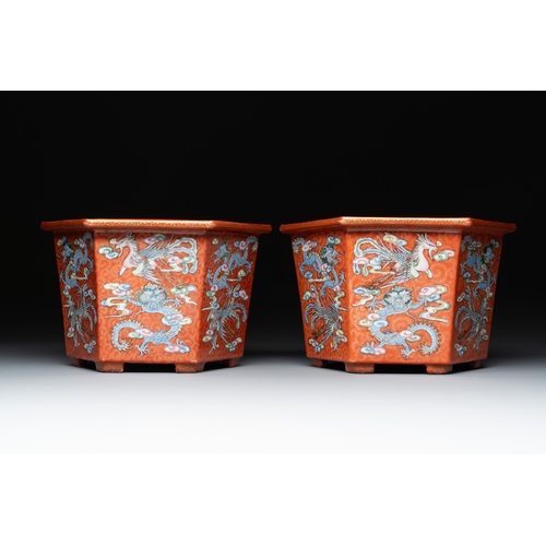 86 - A pair of Chinese coral-red-ground 'dragon and phoenix' jardiniÃ¨res, Qianlong mark, 19th C.Dia.: 24... 