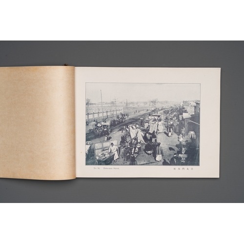 861 - A photo album with sights and landmarks of Beijing, 20th C.Dim.: 18,5 x 26 x 1,5 cm