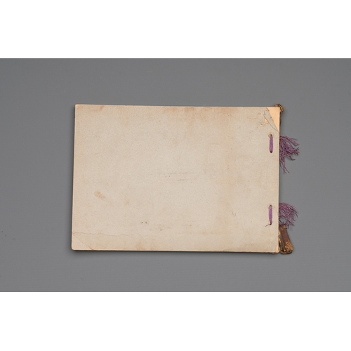 861 - A photo album with sights and landmarks of Beijing, 20th C.Dim.: 18,5 x 26 x 1,5 cm