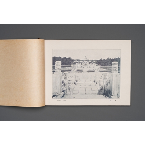 861 - A photo album with sights and landmarks of Beijing, 20th C.Dim.: 18,5 x 26 x 1,5 cm