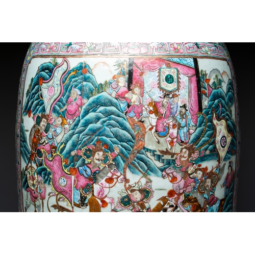 99 - A massive Chinese Canton famille rose 'Romance of the Three Kingdoms' vase, 19th C.H.: 135,5 cm... 