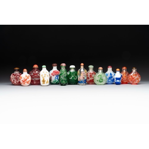 105 - A collection of 14 Peking glass snuff bottles, 19/20th C.H.: 9,7 cm (the tallest incl. stopper)H.: 5... 