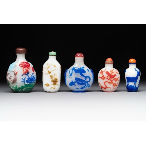 105 - A collection of 14 Peking glass snuff bottles, 19/20th C.H.: 9,7 cm (the tallest incl. stopper)H.: 5... 