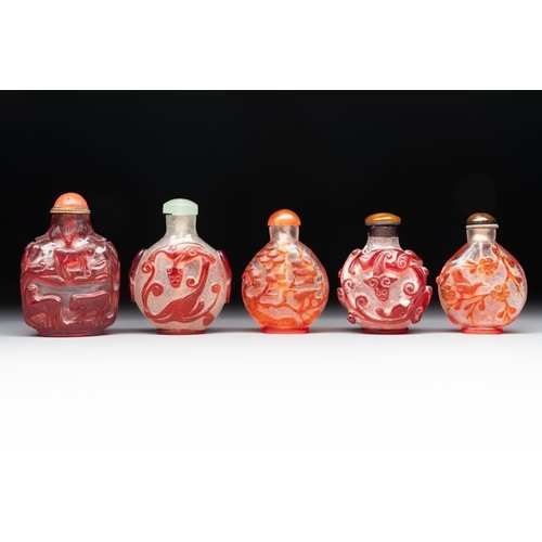 105 - A collection of 14 Peking glass snuff bottles, 19/20th C.H.: 9,7 cm (the tallest incl. stopper)H.: 5... 