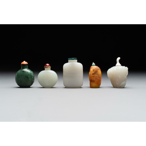 110 - A collection of 20 Chinese jade snuff bottles, 19/20th C.H.: 7,5 cm (the tallest incl. stopper)H.: 4... 