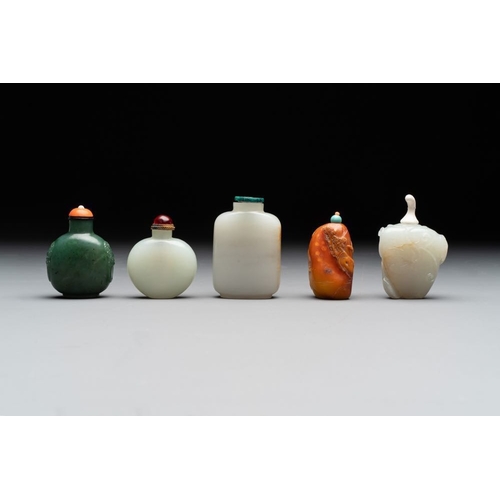 110 - A collection of 20 Chinese jade snuff bottles, 19/20th C.H.: 7,5 cm (the tallest incl. stopper)H.: 4... 