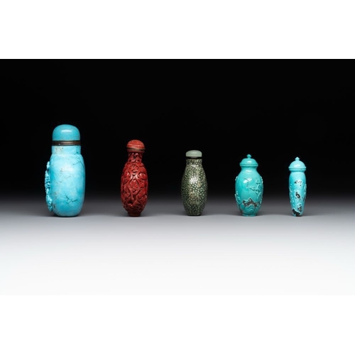 112 - A collection of ten Chinese snuff bottles, 19/20th C.H.: 8,5 cm (the tallest incl. stopper)H.: 5,8 c... 