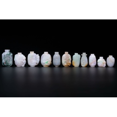 117 - A large collection of 60 Chinese jadeite snuff bottles, 20th C.H.: 7 cm (the tallest excl. stopper)H... 