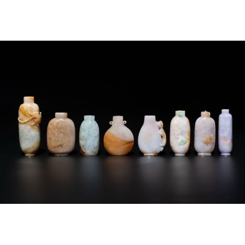 117 - A large collection of 60 Chinese jadeite snuff bottles, 20th C.H.: 7 cm (the tallest excl. stopper)H... 