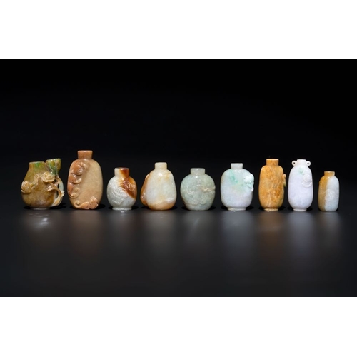 117 - A large collection of 60 Chinese jadeite snuff bottles, 20th C.H.: 7 cm (the tallest excl. stopper)H... 