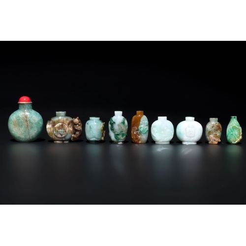 117 - A large collection of 60 Chinese jadeite snuff bottles, 20th C.H.: 7 cm (the tallest excl. stopper)H... 