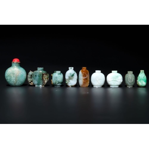 117 - A large collection of 60 Chinese jadeite snuff bottles, 20th C.H.: 7 cm (the tallest excl. stopper)H... 