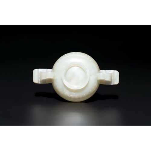 119 - A Chinese white jade bowl with ruyi-shaped handles, wooden cover and stand, 18/19th C.L.: 12,8 cm - ... 