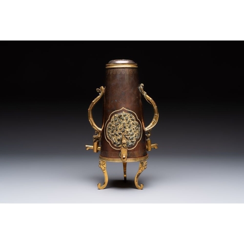 139 - A rare and fine Chinese partly-gilt copper chocolate pot with tripod stand, 18th C.H.: 30,5 cm (incl... 