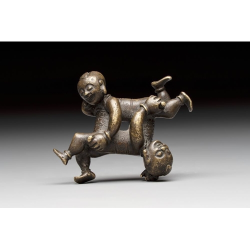 162 - A Chinese bronze scroll weight in shape of two boys, QingDim.: 7,2 x 5,7 cm
 Weight: 171 grams... 