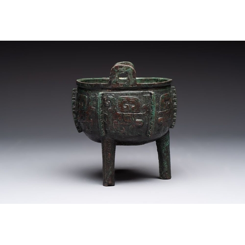 167 - A Chinese archaic bronze tripod food vessel with 'taotie' design, 'ding', Western ZhouL.: 15,8 cm - ... 