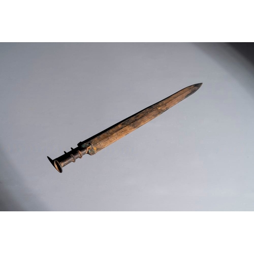 170 - A rare Chinese turquoise-inlaid parcel-gilt bronze sword, ZhouL.: 58 cm
 Weight: 916 grams
  Provena... 