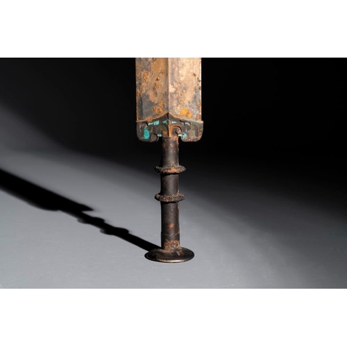 170 - A rare Chinese turquoise-inlaid parcel-gilt bronze sword, ZhouL.: 58 cm
 Weight: 916 grams
  Provena... 