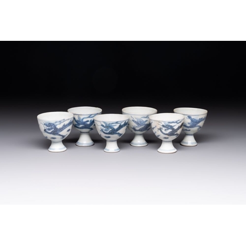 181 - Six Chinese blue and white 'Hatcher cargo' stem cups with dragons, Transitional periodDia.: 4,5 - H.... 