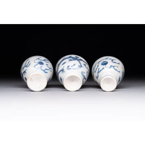 181 - Six Chinese blue and white 'Hatcher cargo' stem cups with dragons, Transitional periodDia.: 4,5 - H.... 