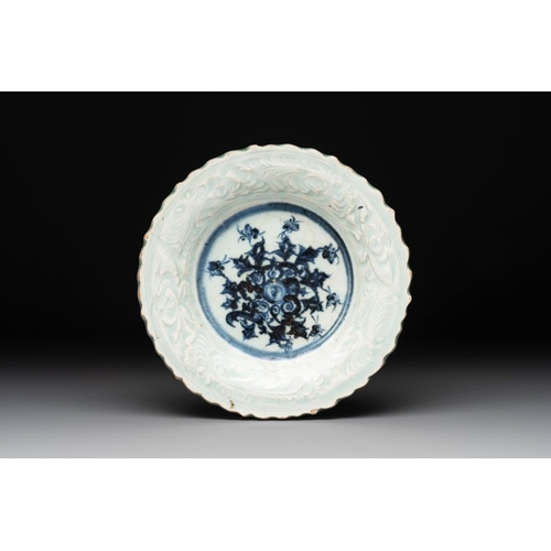 183 - A Chinese blue and white celadon-ground plate with floral design, MingDia.: 20,5 cm