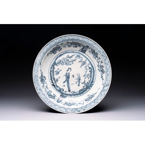 184 - A Chinese Swatow blue and white 'lady and a boy' dish, MingDia.: 40,8 cm