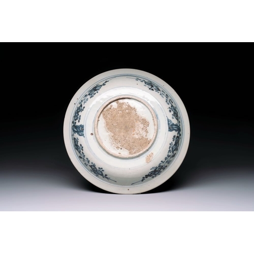 184 - A Chinese Swatow blue and white 'lady and a boy' dish, MingDia.: 40,8 cm