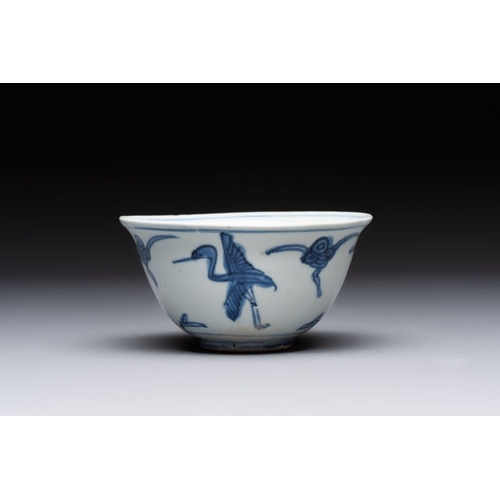 186 - Four Chinese blue and white bowls, two cups and a plate, MingDia.: 20 cm (the plate)Dia.: 15 cm - H.... 