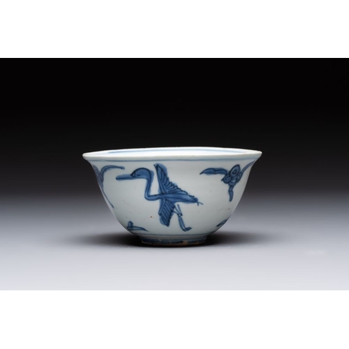 186 - Four Chinese blue and white bowls, two cups and a plate, MingDia.: 20 cm (the plate)Dia.: 15 cm - H.... 